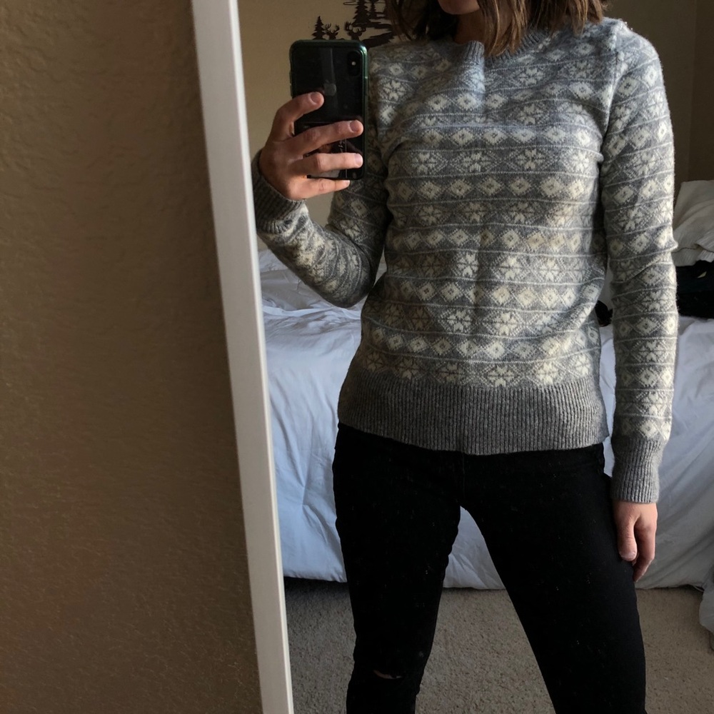 Gap sweater